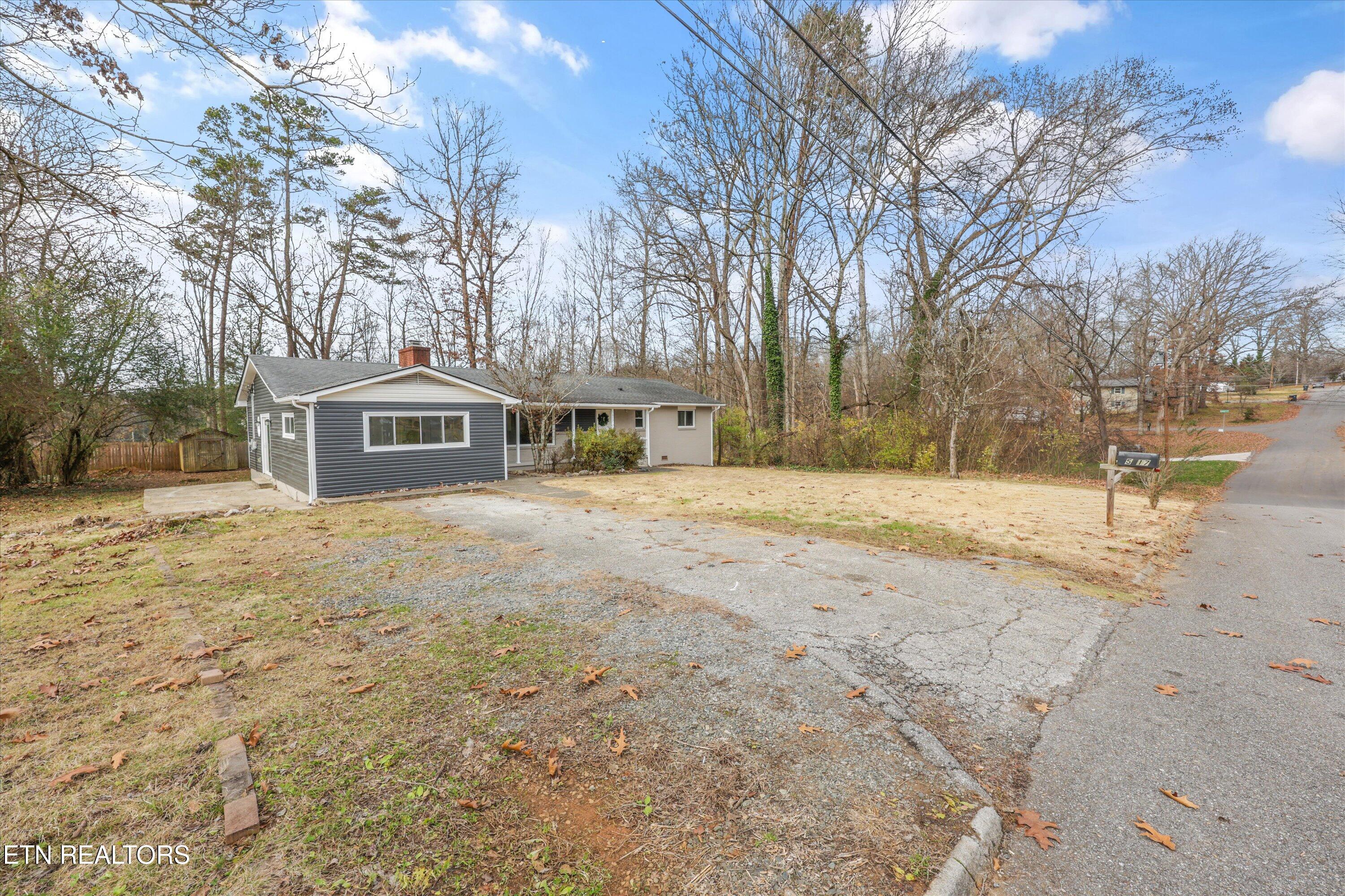 5817 Stoneleigh Road Knoxville, TN 37912 - Photo 29 of 29 Front Exterior