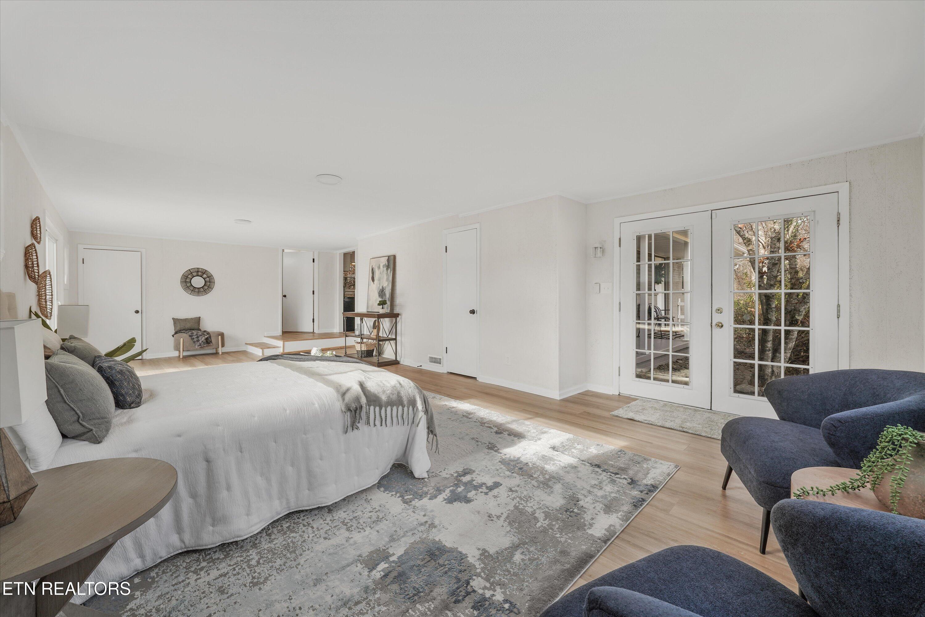 5817 Stoneleigh Road Knoxville, TN 37912 - Photo 3 of 29 Open and Spacious Master Suite