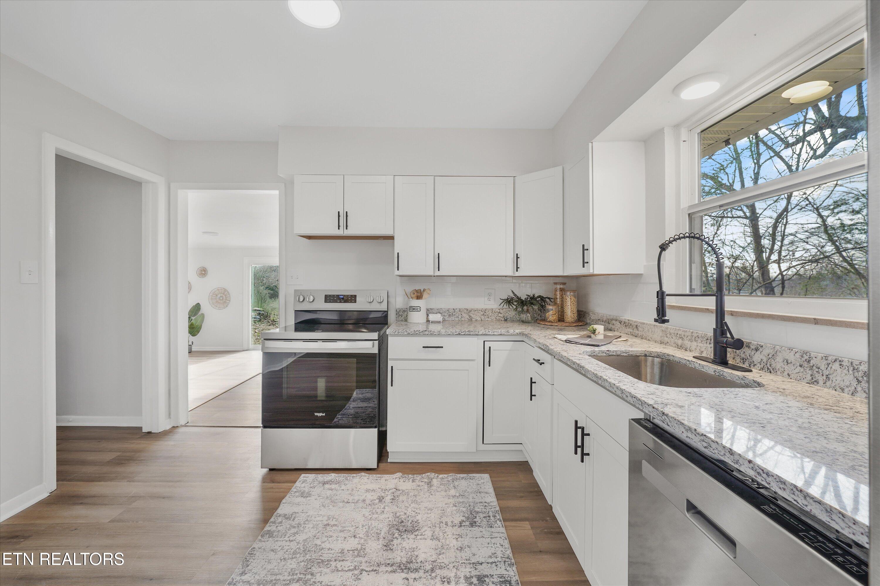 5817 Stoneleigh Road Knoxville, TN 37912 - Photo 4 of 29 Kitchen Plenty Storage and Countertops