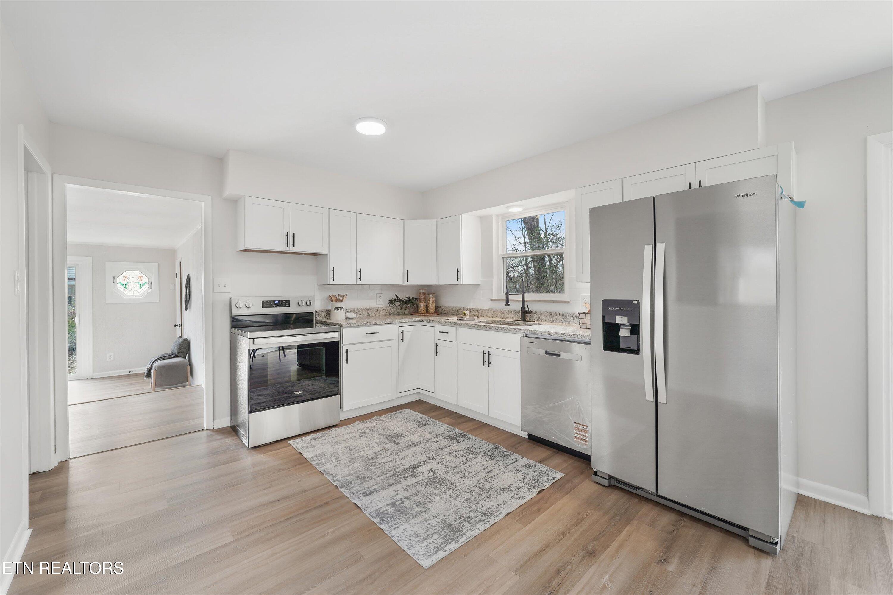 5817 Stoneleigh Road Knoxville, TN 37912 - Photo 10 of 29 Kitchen Plenty Storage and Countertops
