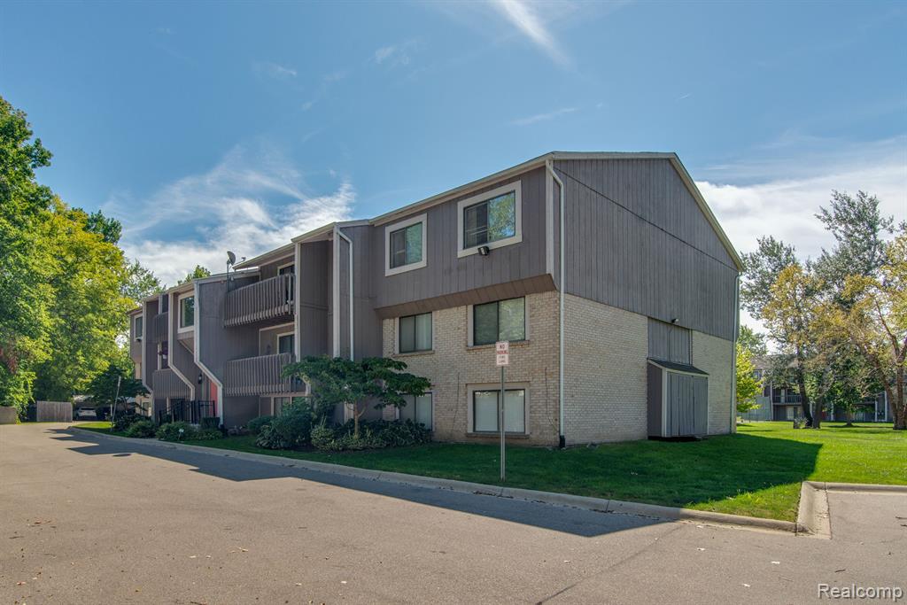 29870 West 12 Mile Road, Unit 704 Farmington, MI 48334 - Photo 2 of 16