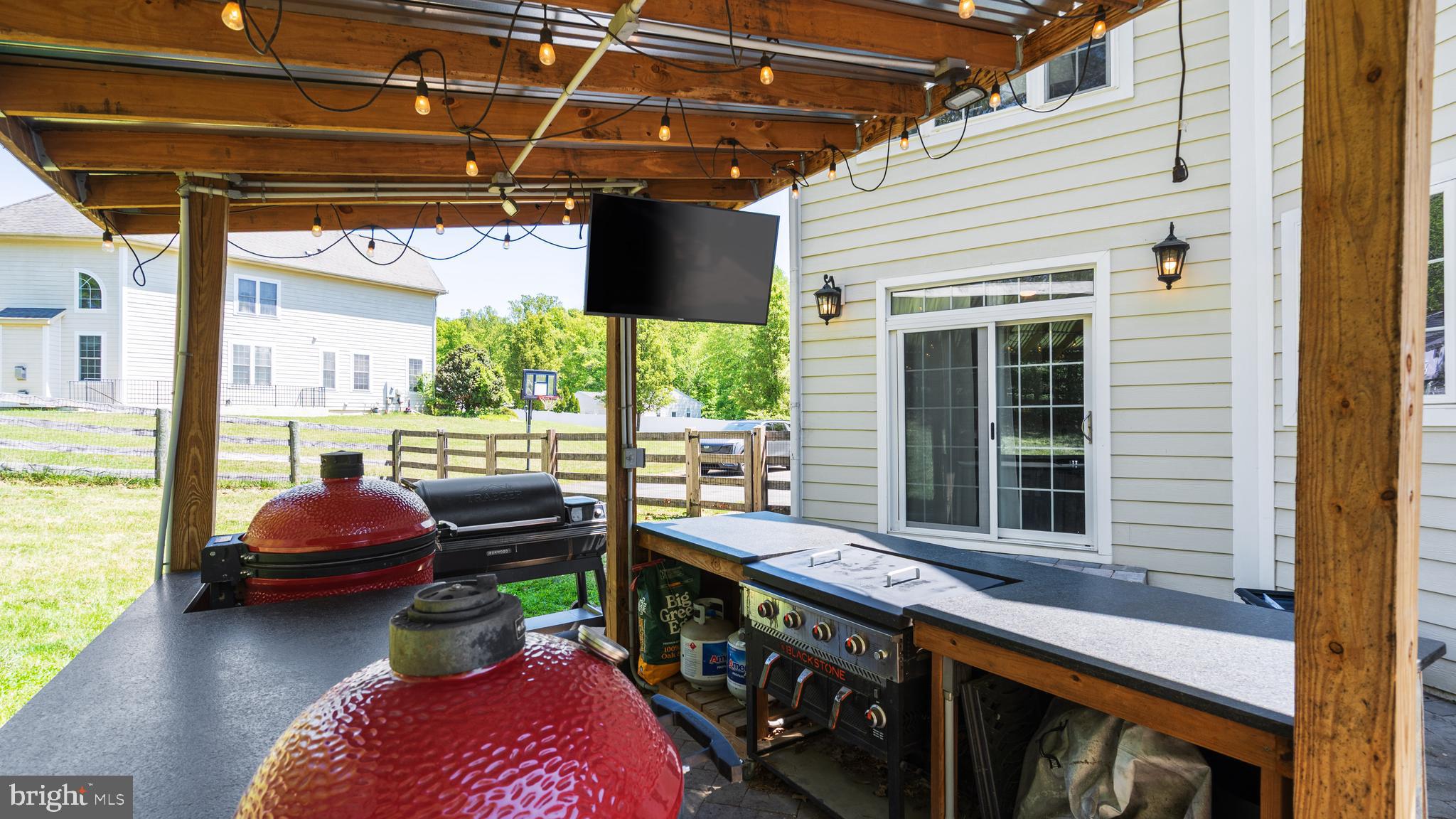 13128 Kahns Road Manassas, VA 20112 - Photo 55 of 61 Built-In Covered Pergola for Grill and Chill