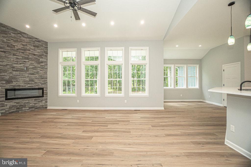 655 Erial Road Sicklerville, NJ 08081 - Photo 2 of 61 Livingroom
