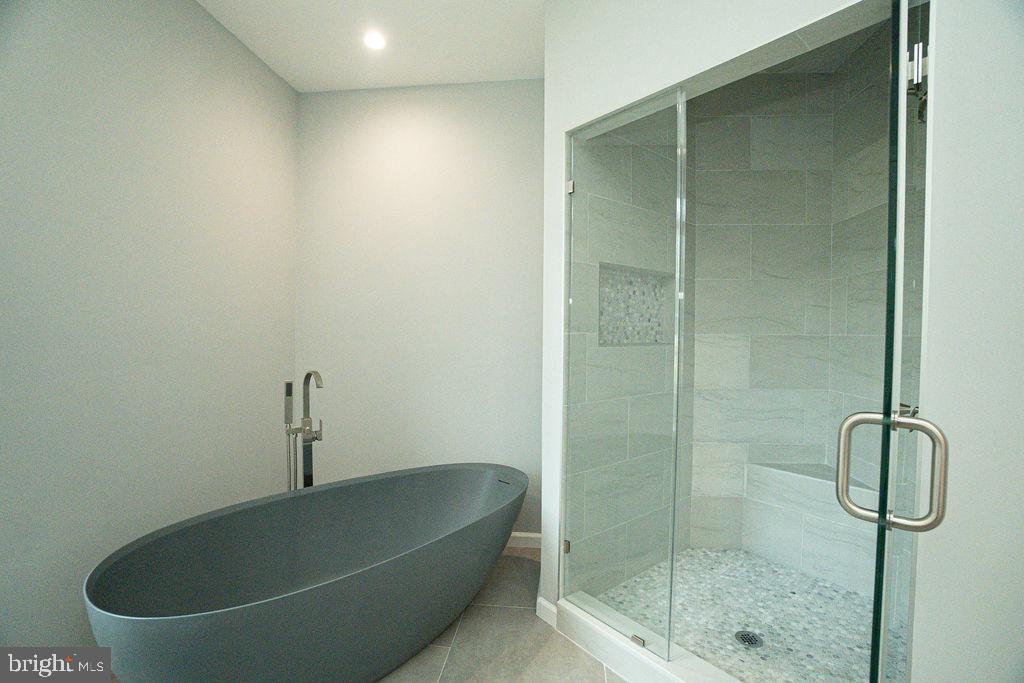 655 Erial Road Sicklerville, NJ 08081 - Photo 22 of 61 Primary Bath