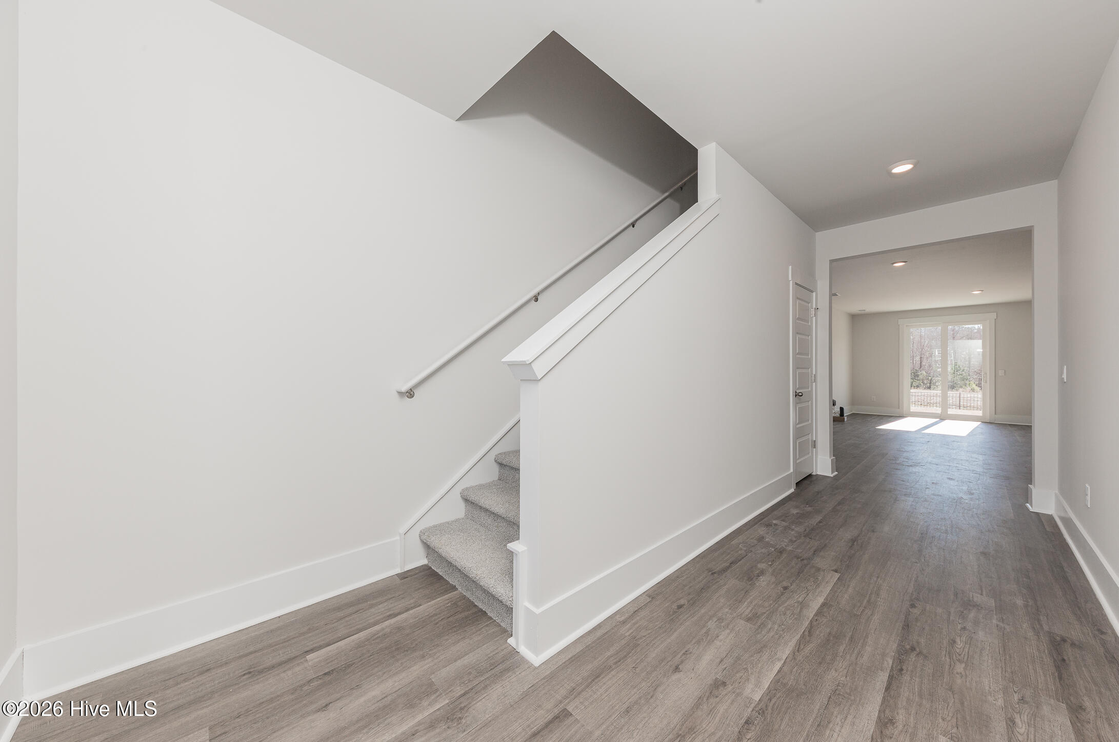 209 Surfside Lndg Boulevard Hubert, NC 28539 - Photo 3 of 44 7FOYER