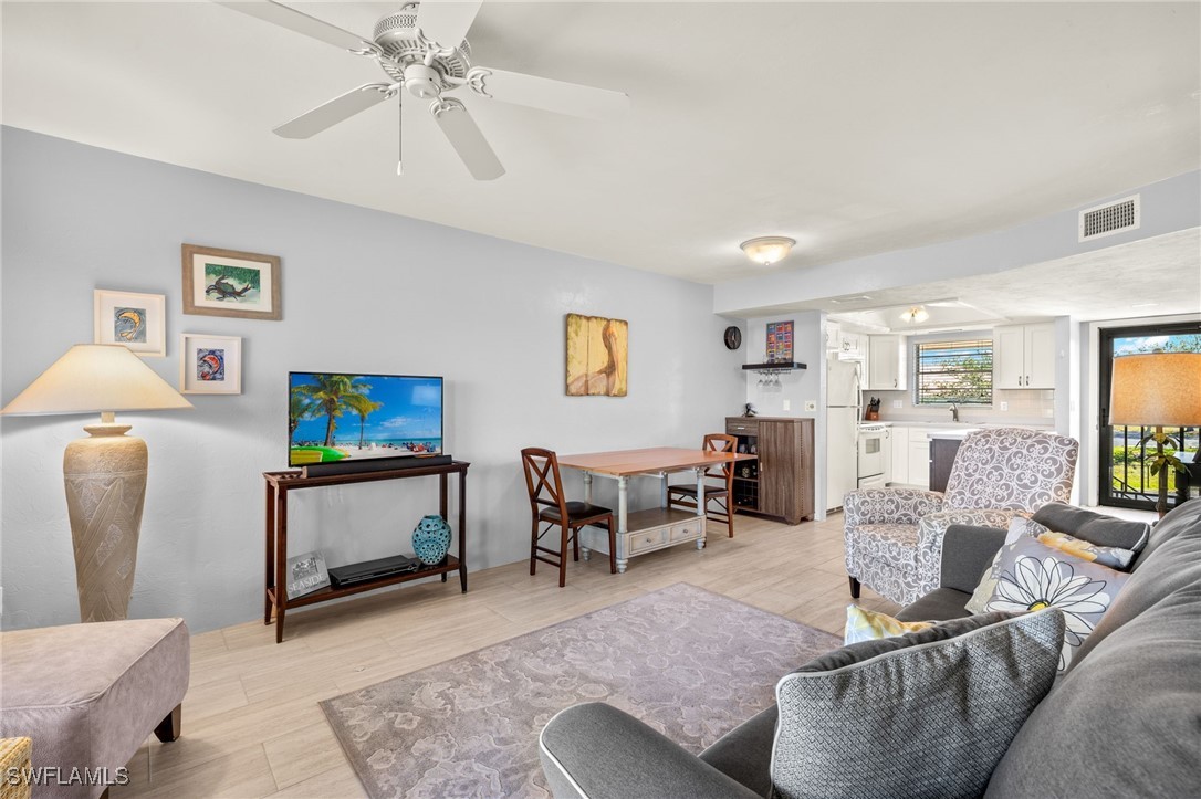 16007 Davis Road, Unit 824 Fort Myers, FL 33908 - Photo 8 of 36 Gallery Image 8
