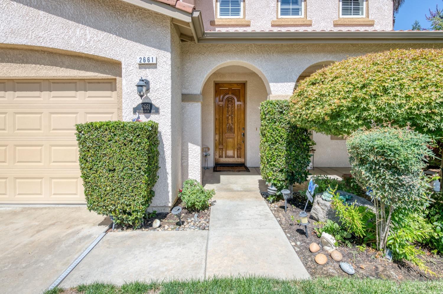 2661 Buckingham Avenue Clovis, CA 93611 - Photo 2 of 50 a front view of a house with garden