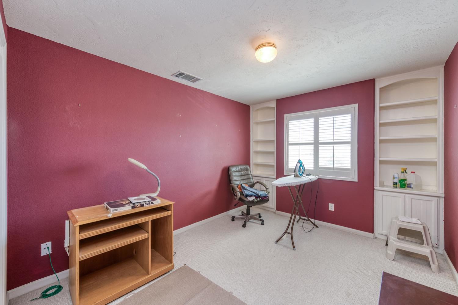 2661 Buckingham Avenue Clovis, CA 93611 - Photo 26 of 50 a livingroom with window