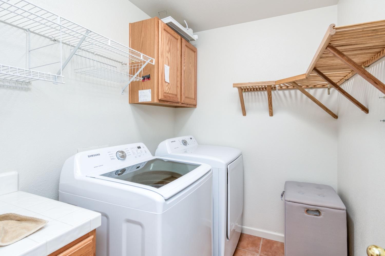 2661 Buckingham Avenue Clovis, CA 93611 - Photo 29 of 50 a utility room with dryer and washer