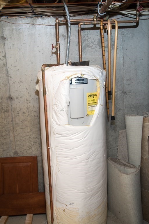 22 Deer Run Road West Springfield, MA 01089 - Photo 30 of 38 a utility room with dryer and washer