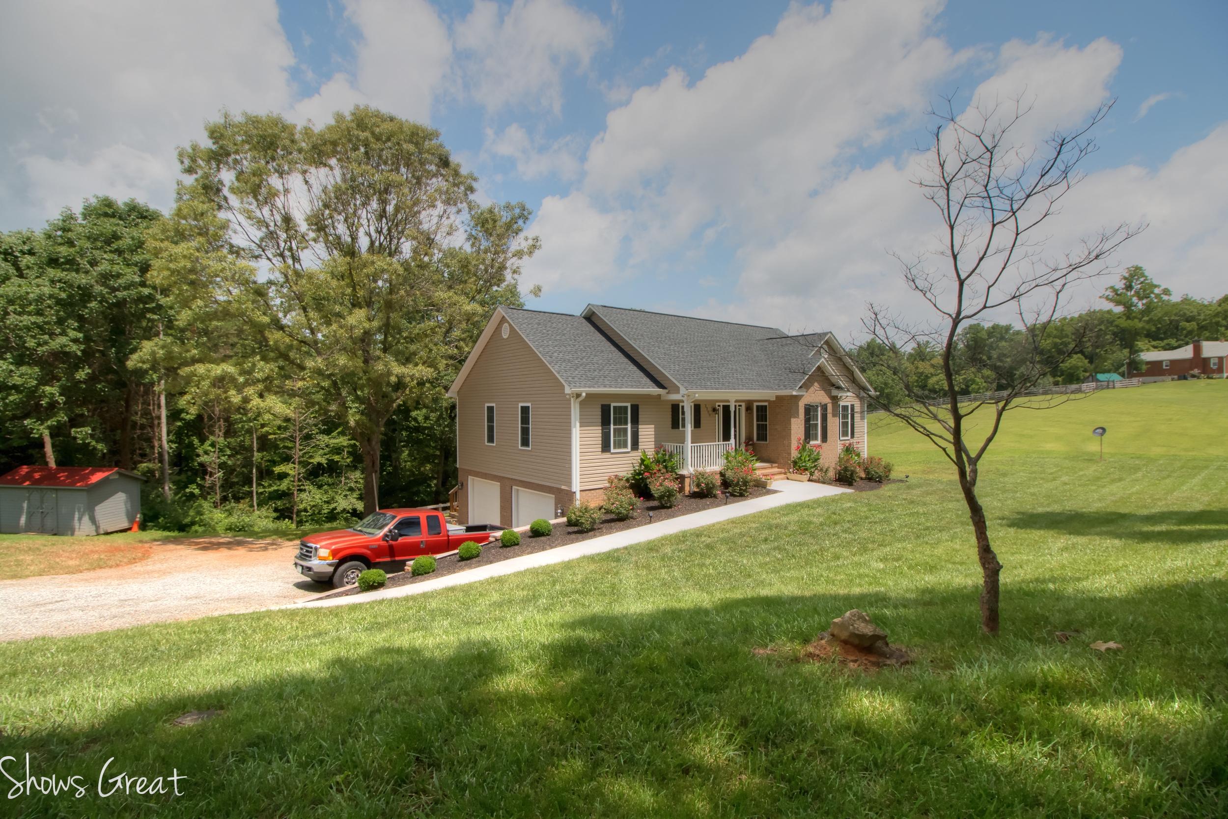 2300 Shady Run Road Vinton, VA 24179 - Photo 3 of 37 IMG_9983_tonemapped