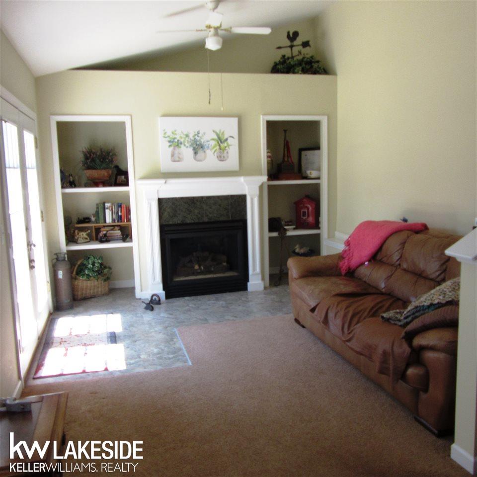 147 Benjamin Street Romeo, MI 48065 - Photo 8 of 21 31378861-7.JPG