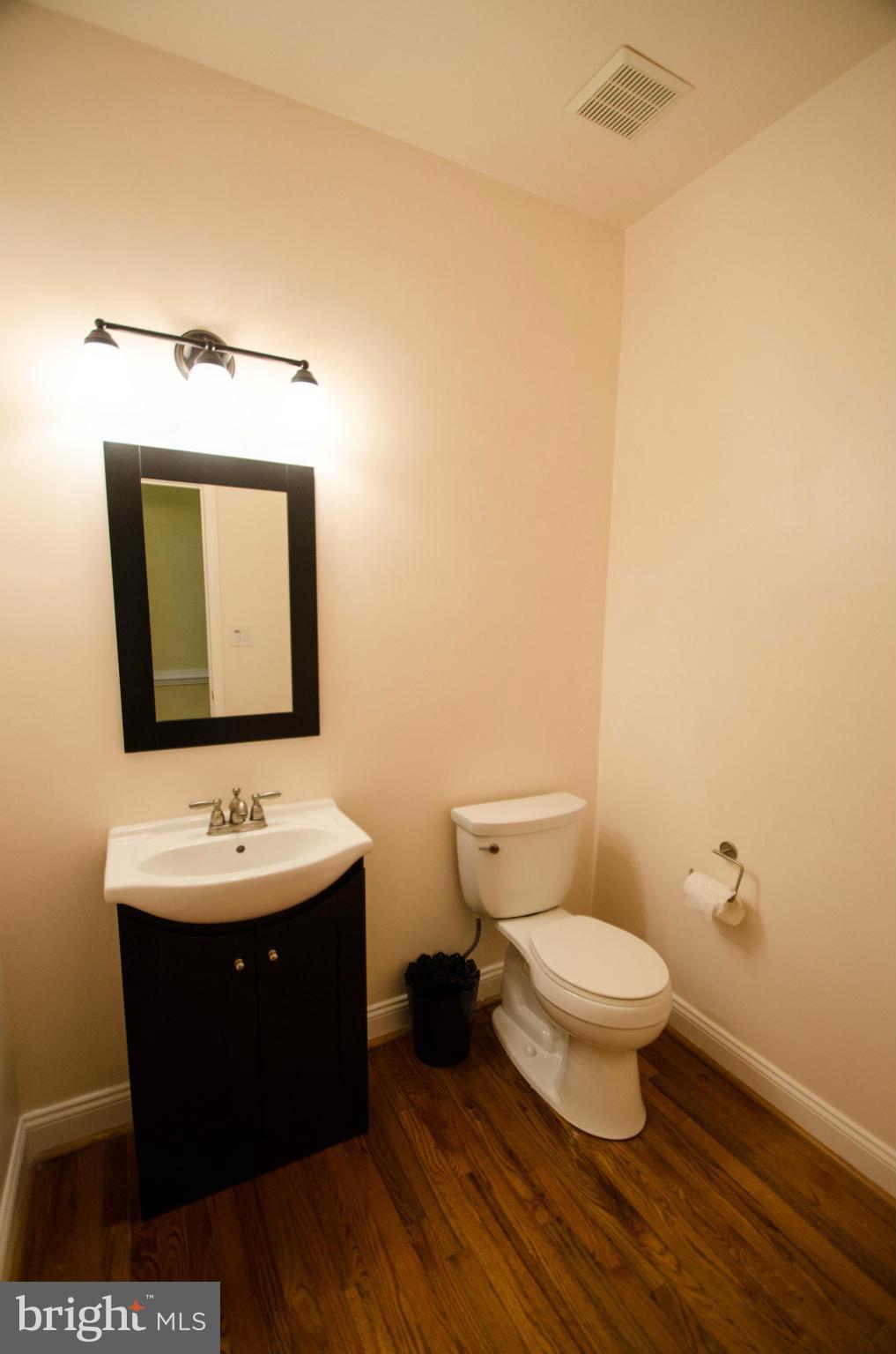 11276 Waples Mill Road Oakton, VA 22124 - Photo 10 of 30 Bath