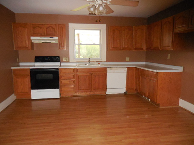 428 Chicago Road Paw Paw, IL 61353 - Photo 4 of 17