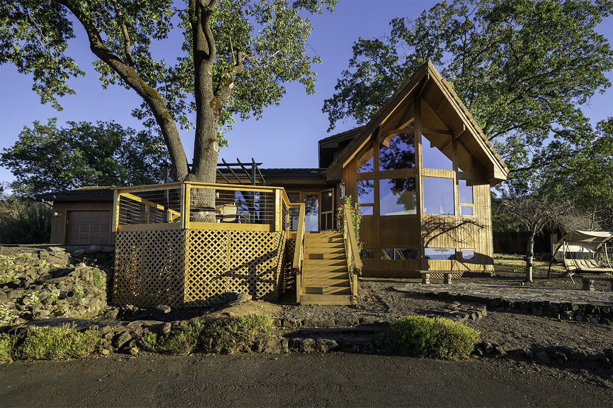3960 Independence School Road Medford, OR 97501 - Photo 25 of 47 DSC07480-HDR-Edit