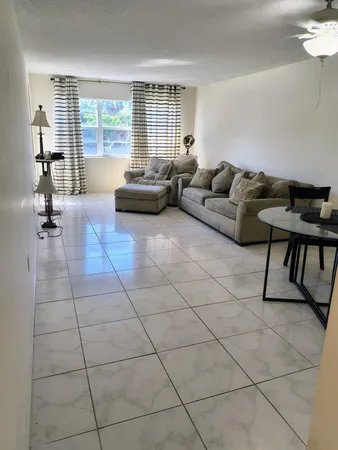 $1,795 | 1516 South Lakeside Drive, Unit 218, Lake Worth Beach, FL 33460