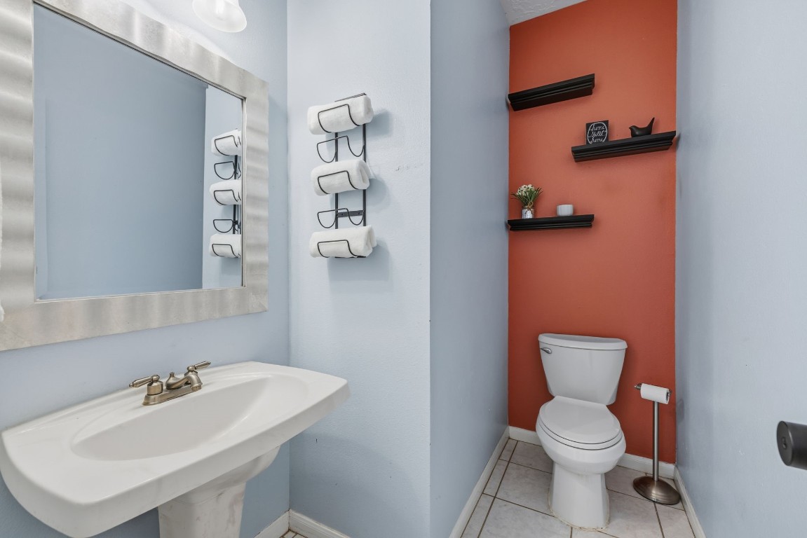 8403 Northbridge Drive Spring, TX 77379 - Photo 19 of 50 a bathroom with a toilet a sink and mirror