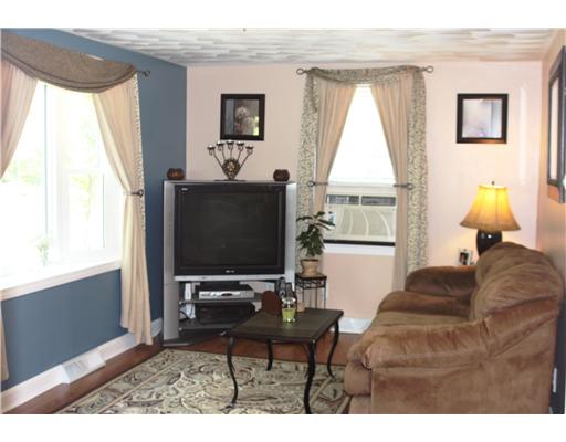 84 Sawmill Road Glocester, RI 02814 - Photo 12 of 17 Living Room.