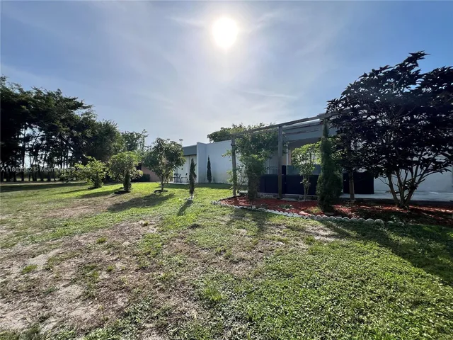 a view of a house with a backyard