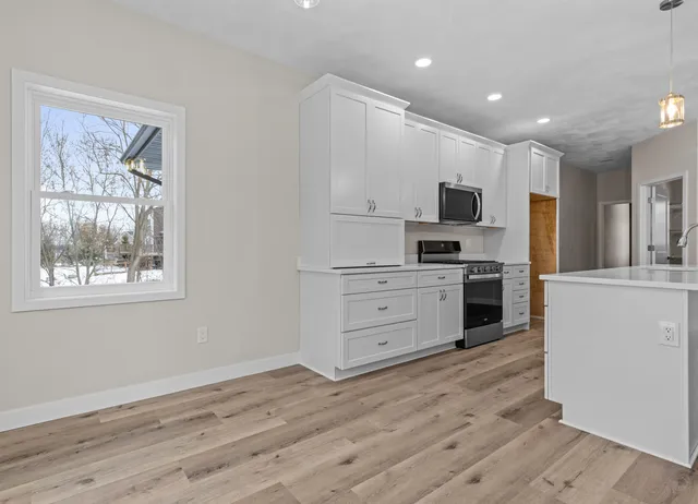 $660,000 | 5611 N Vista, Unit 5611, Janesville, WI 53548