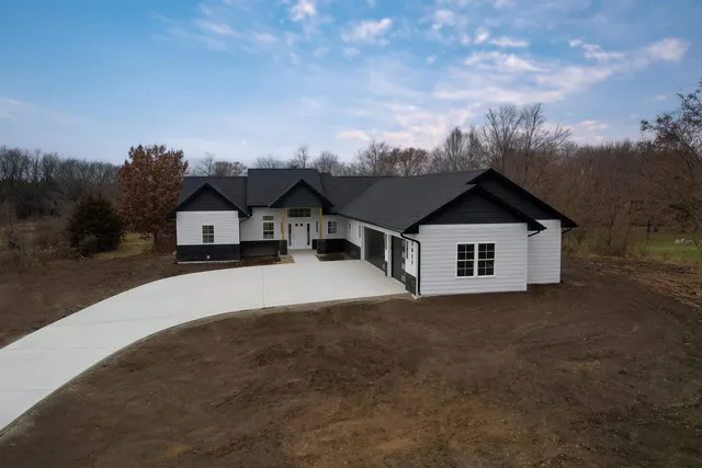 $665,000 | 5611 N Vista, Unit 5611, Janesville, WI 53548