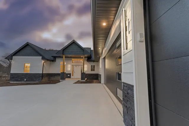 $665,000 | 5611 N Vista, Unit 5611, Janesville, WI 53548