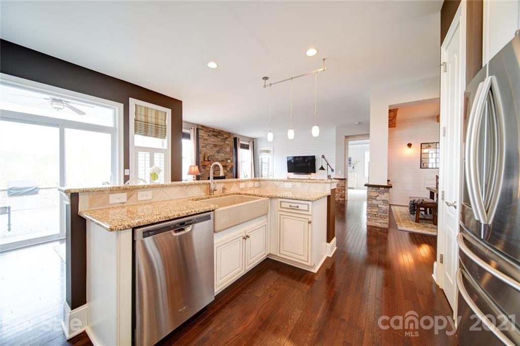 15624 Lake Ridge Road Charlotte, NC 28278 - Photo 21 of 48 Gallery Image 21