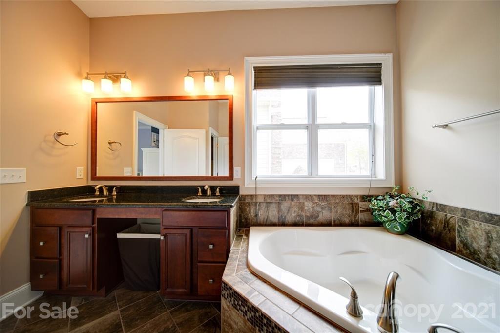 15624 Lake Ridge Road Charlotte, NC 28278 - Photo 32 of 48 Gallery Image 32