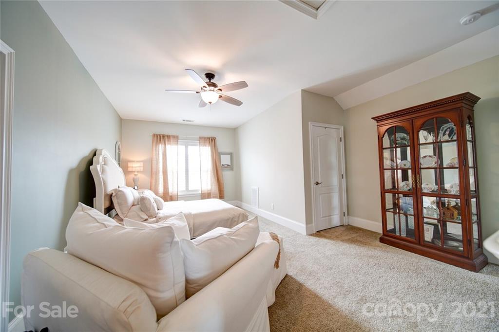 15624 Lake Ridge Road Charlotte, NC 28278 - Photo 38 of 48 Gallery Image 38