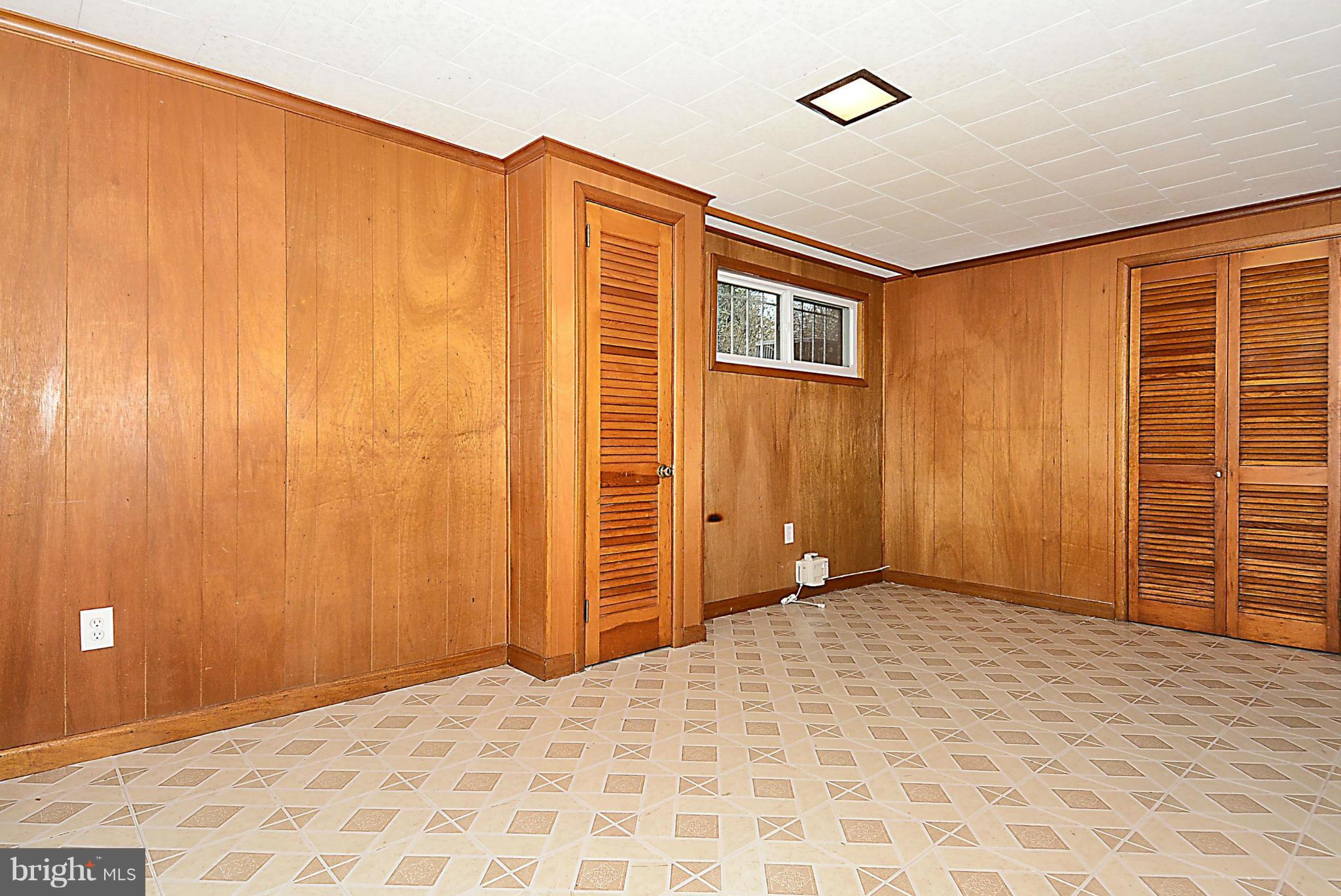 908 North Belgrade Road Silver Spring, MD 20902 - Photo 22 of 30 Den