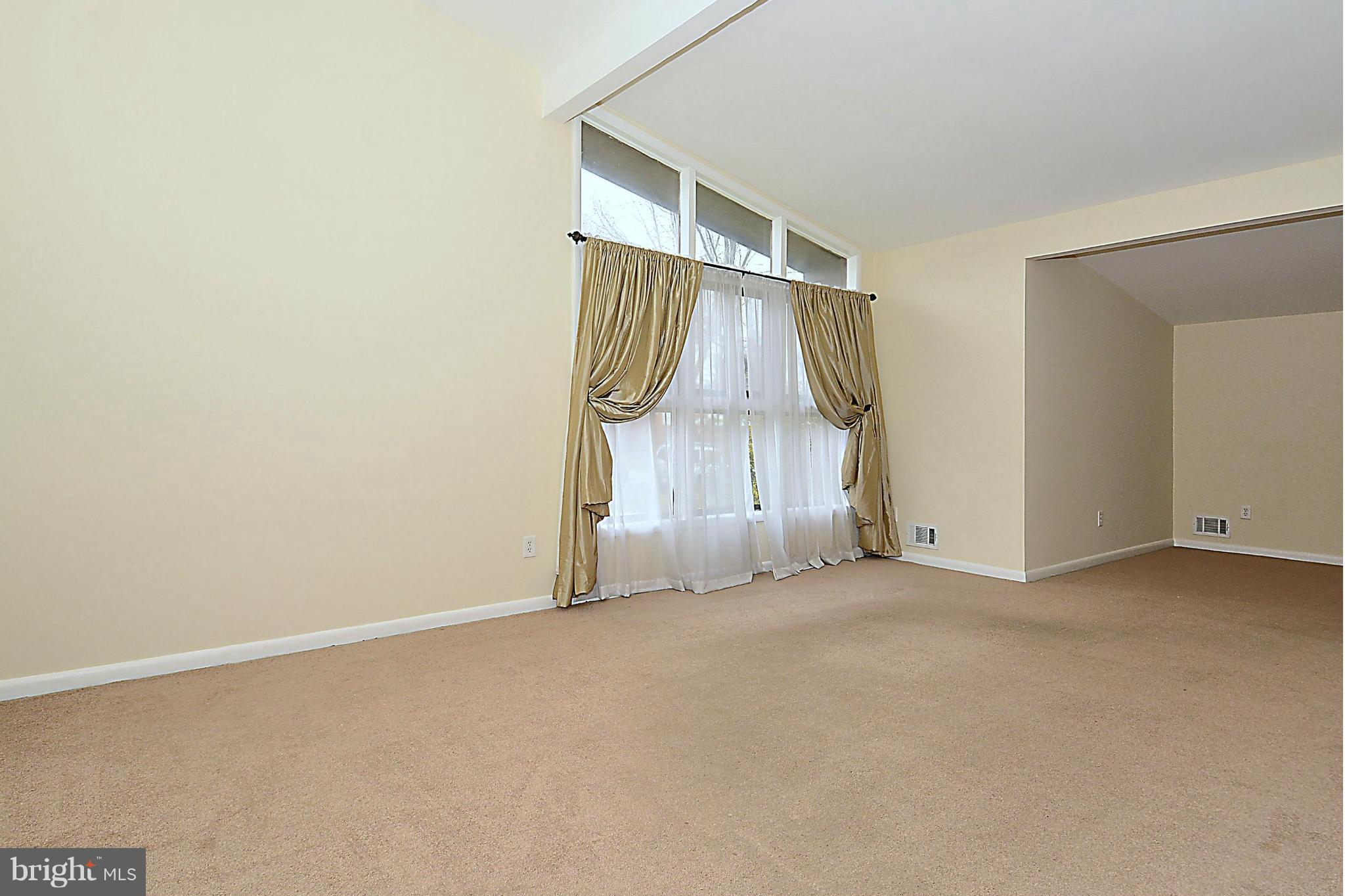 908 North Belgrade Road Silver Spring, MD 20902 - Photo 5 of 30 Living Room