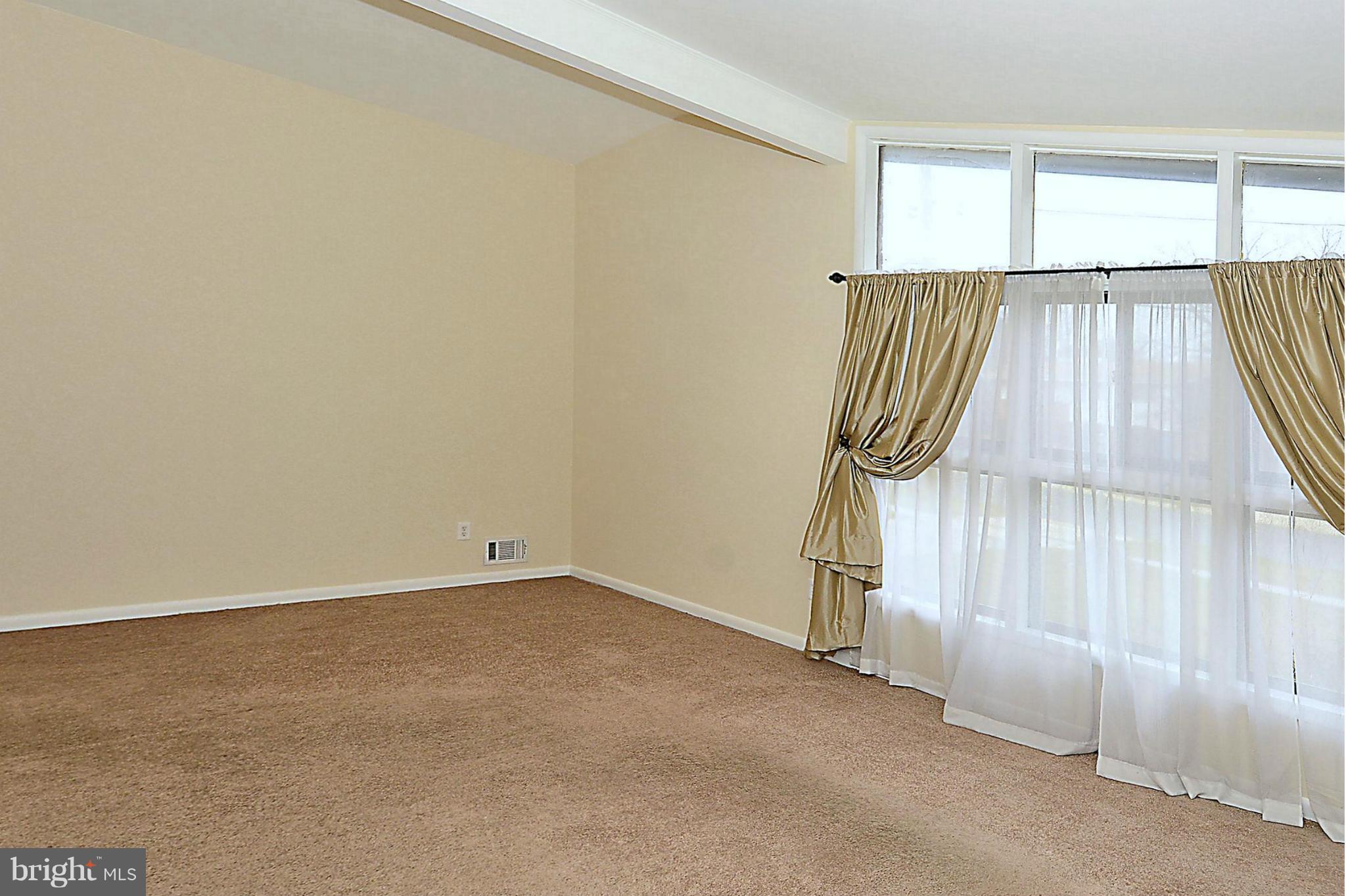 908 North Belgrade Road Silver Spring, MD 20902 - Photo 6 of 30 Living Room