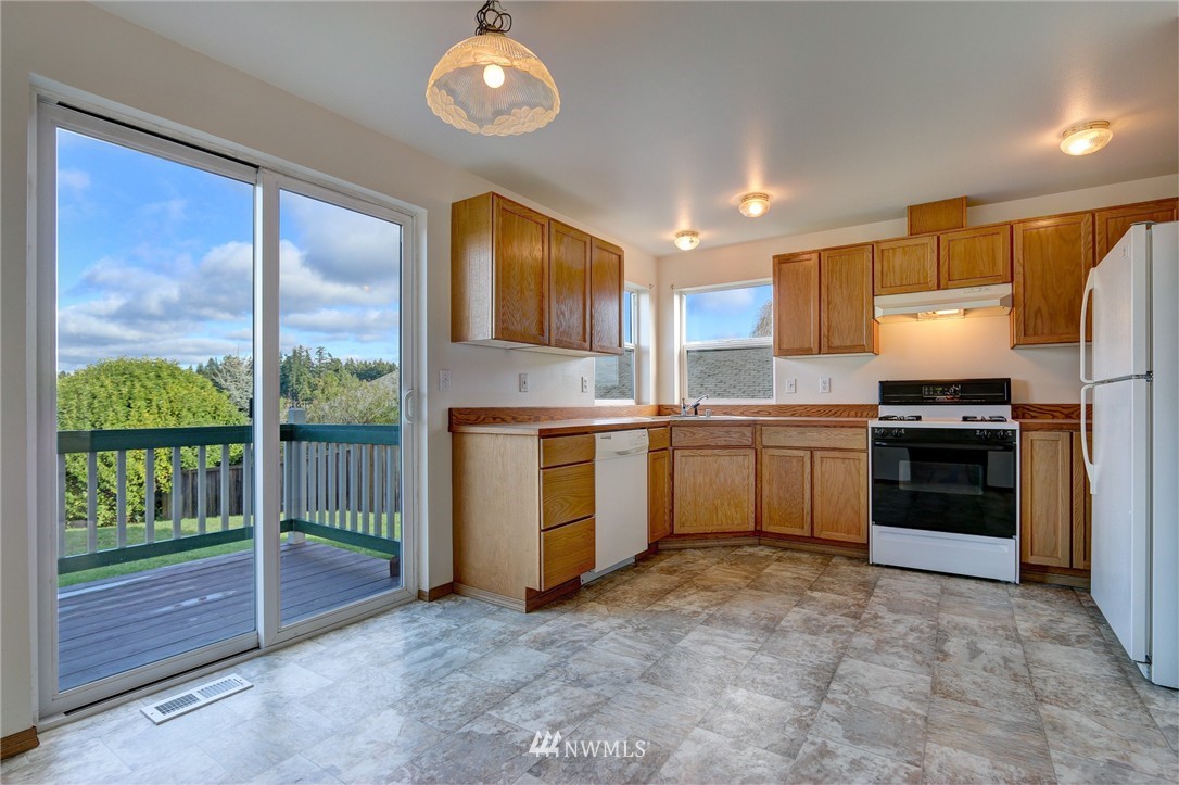1828 Curt Rudolph Road Northeast Poulsbo, WA 98370 - Photo 5 of 15 Gallery Image 5