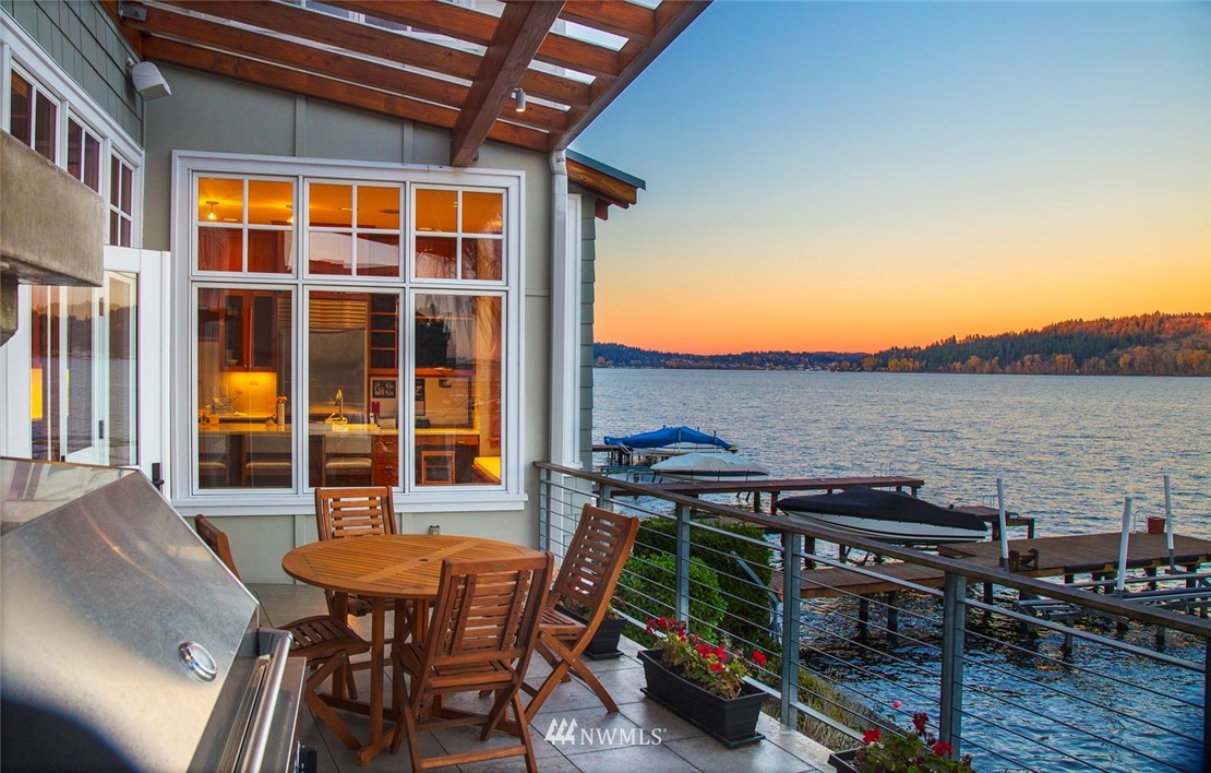 11940 Riviera Place Northeast Seattle, WA 98125 - Photo 11 of 25 Gallery Image 11