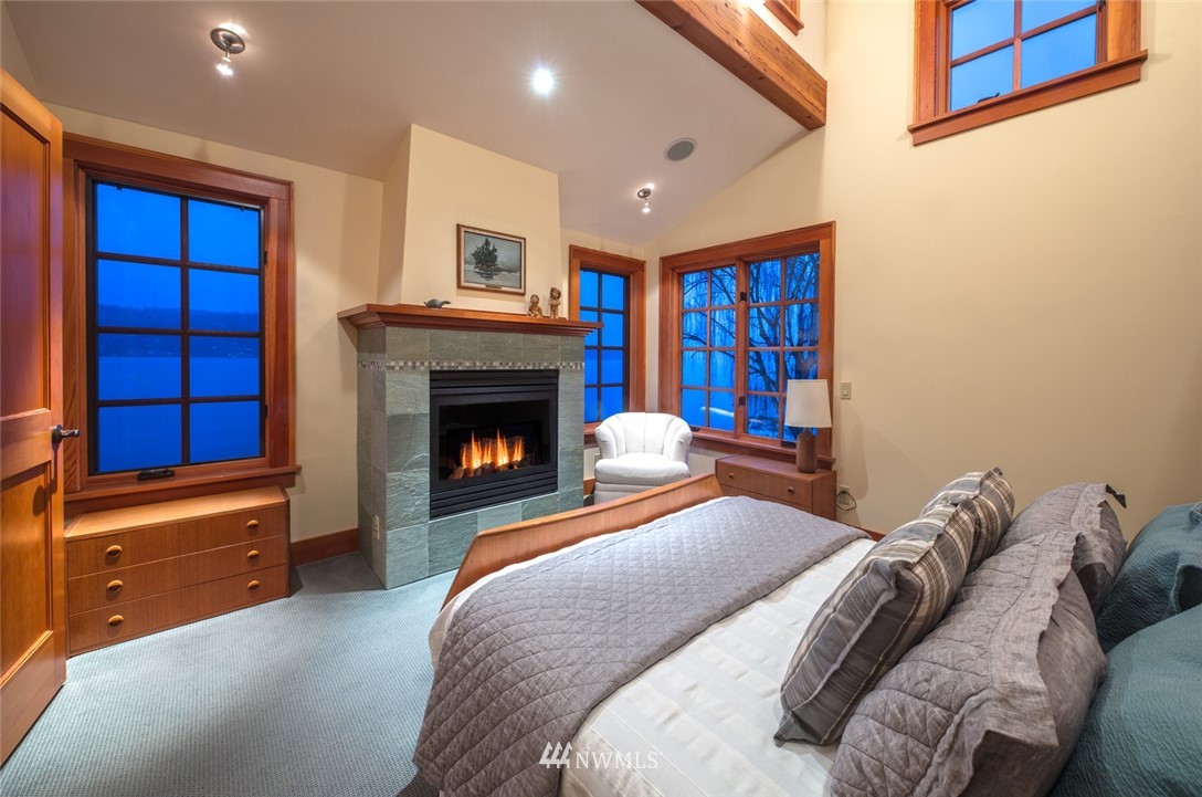 11940 Riviera Place Northeast Seattle, WA 98125 - Photo 14 of 25 Gallery Image 14