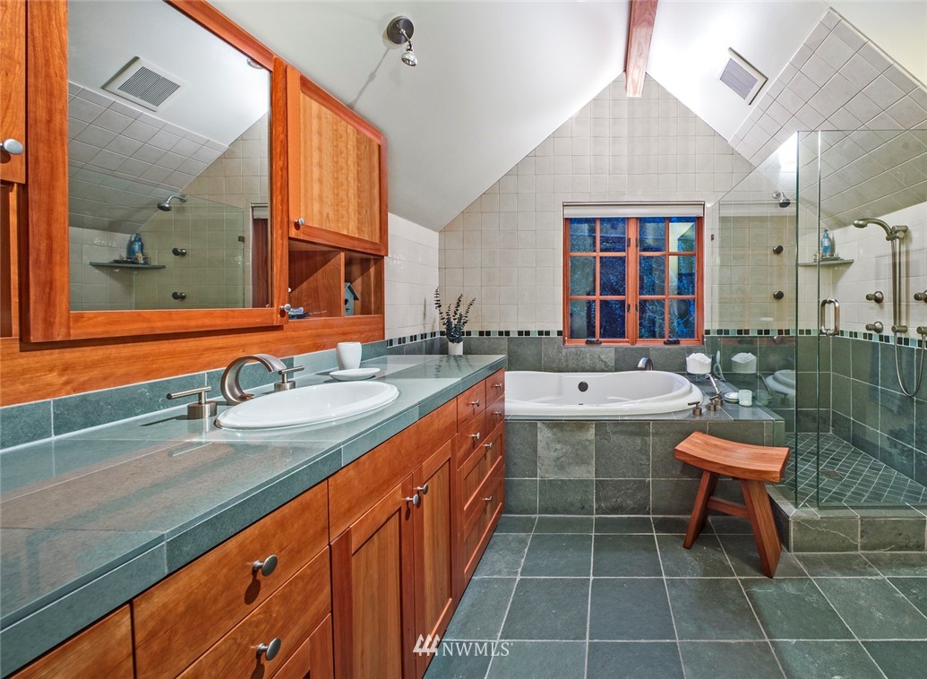 11940 Riviera Place Northeast Seattle, WA 98125 - Photo 15 of 25 Gallery Image 15