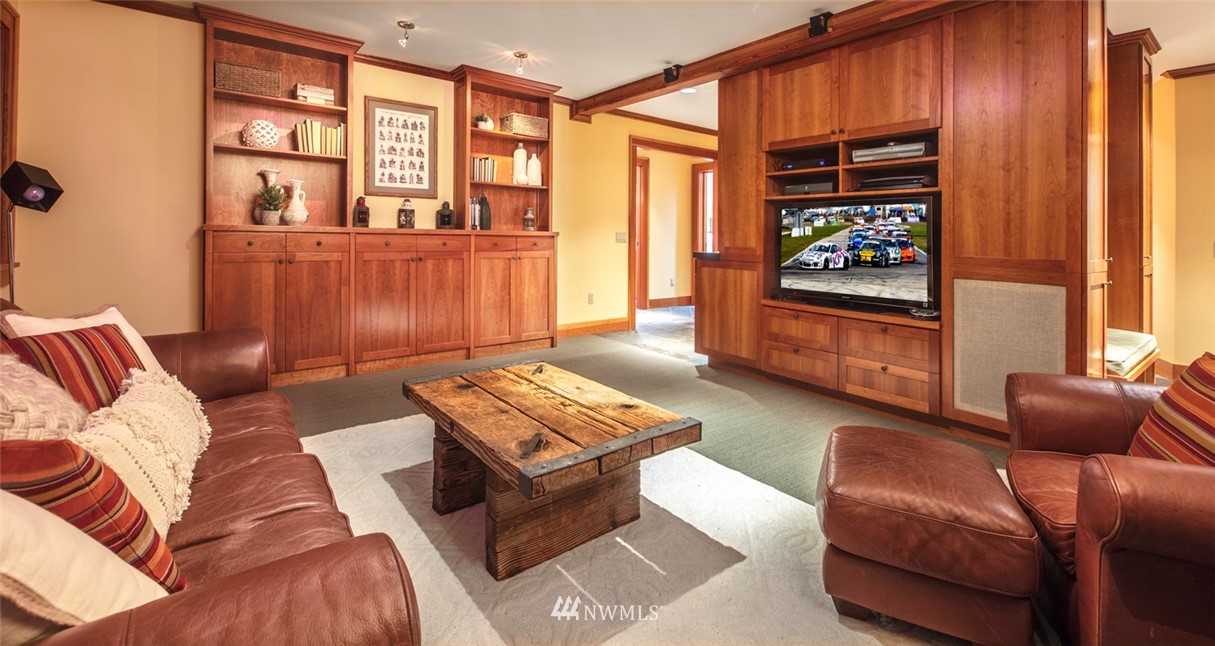 11940 Riviera Place Northeast Seattle, WA 98125 - Photo 19 of 25 Gallery Image 19