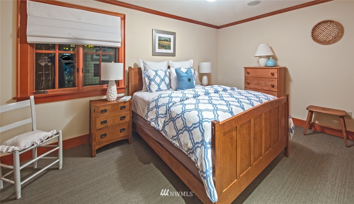 11940 Riviera Place Northeast Seattle, WA 98125 - Photo 22 of 25 Gallery Image 22