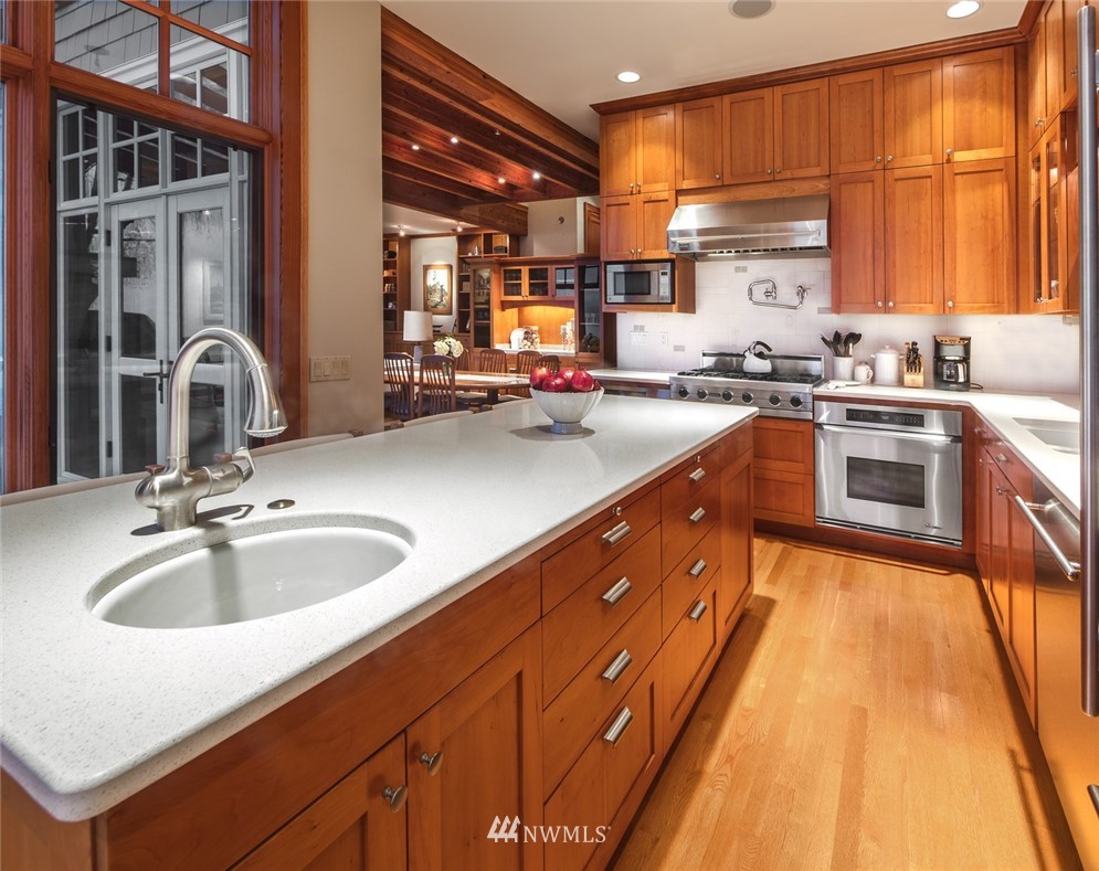 11940 Riviera Place Northeast Seattle, WA 98125 - Photo 9 of 25 Gallery Image 9