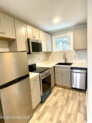 $1,300 | 2648 Highway 9, Unit 3, Malta, NY 12020