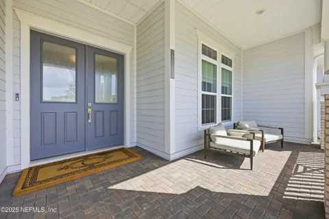 a view of a livingroom with furniture
