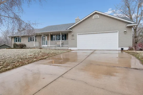 $375,000 | 1528 Shorehaven Court, Menomonie, WI 54751