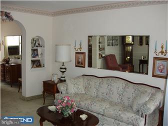 7247 Brent Road Upper Darby, PA 19082 - Photo 3 of 11 Living Room