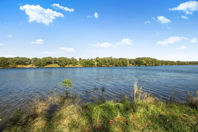 $899,000 | 20638 121st Street Northeast, New London, MN 56273