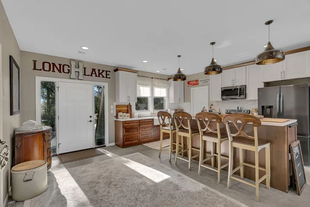 $899,000 | 20638 121st Street Northeast, New London, MN 56273