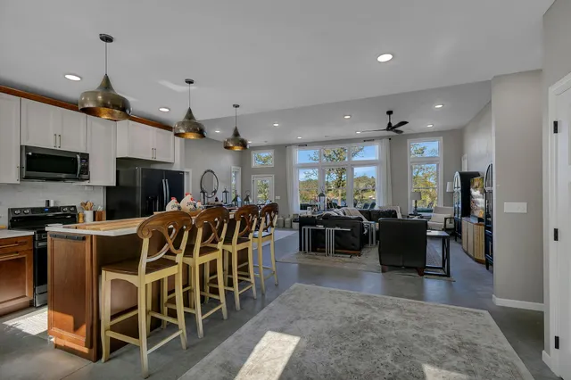 $899,000 | 20638 121st Street Northeast, New London, MN 56273