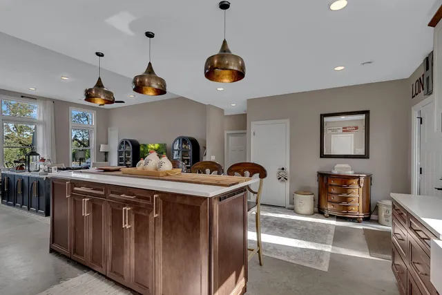 $899,000 | 20638 121st Street Northeast, New London, MN 56273