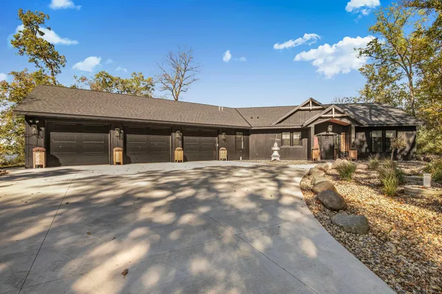 $899,000 | 20638 121st Street Northeast, New London, MN 56273