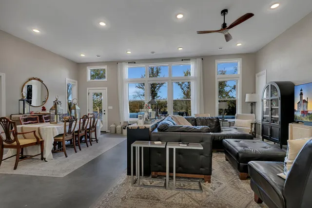 $899,000 | 20638 121st Street Northeast, New London, MN 56273