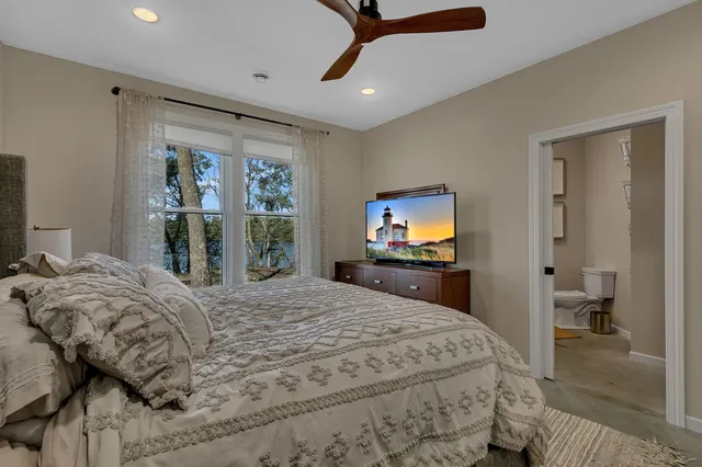 $899,000 | 20638 121st Street Northeast, New London, MN 56273